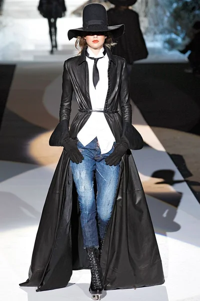 Look 17
